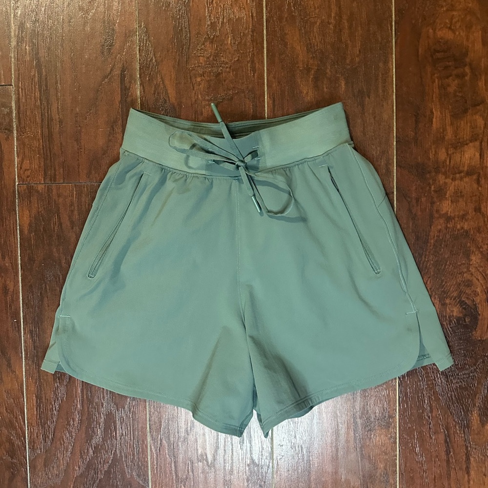 Lululemon License to Train Size 0 High-Rise 4” Medium Forest